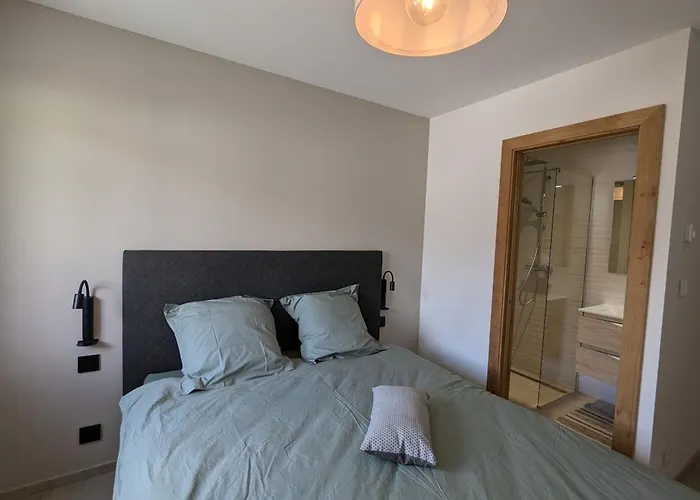 Avec Piscine Chauffee, Et Vue Sur La Vallee - Fr-1-589-655